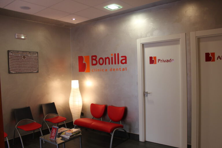 CLINICA DENTAL BONILLA ESPERA 768x512
