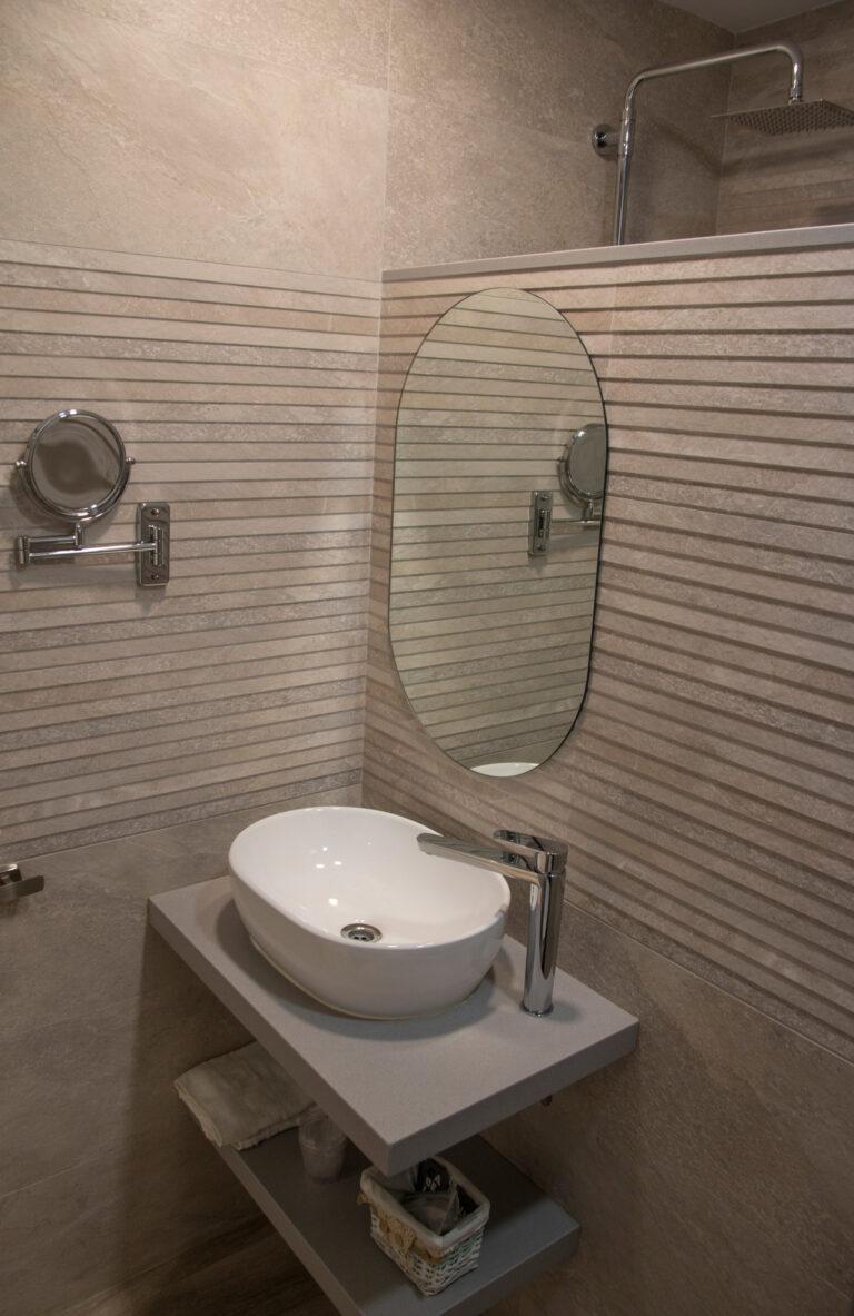 el cary hostal lavabo 768x1183