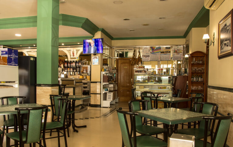 el cary interior bar 768x485