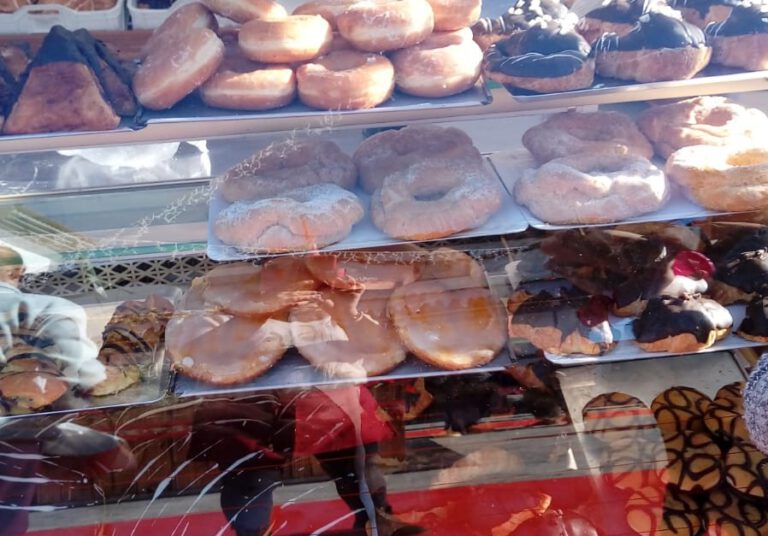 confiteria panaderia moreno vitrina 768x536