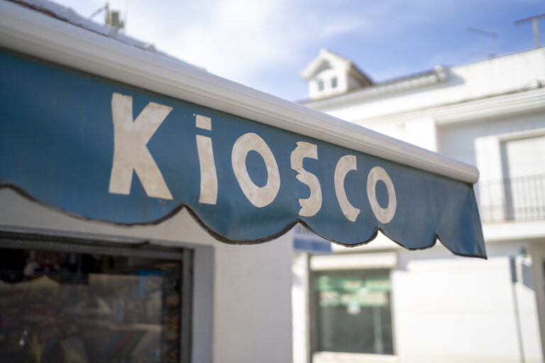 kiosco toldo 768x512