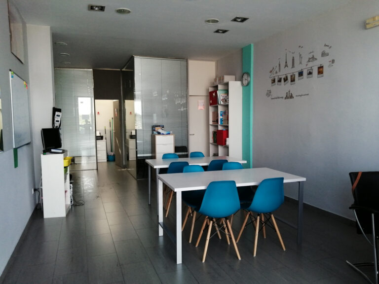 rainbow school aula 768x576