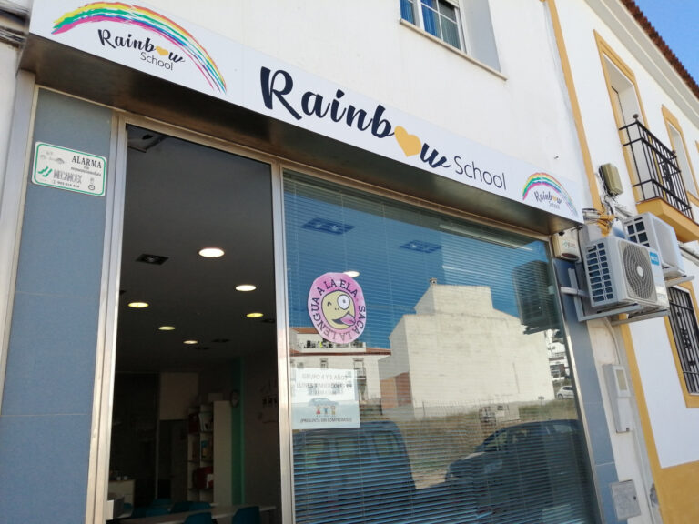 rainbow school fachada 768x576