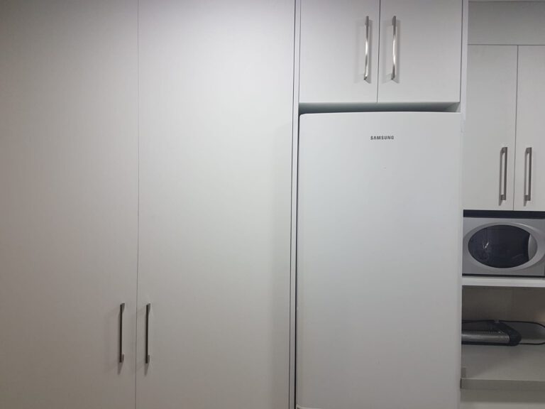 muebles de cocina con despensa 768x576