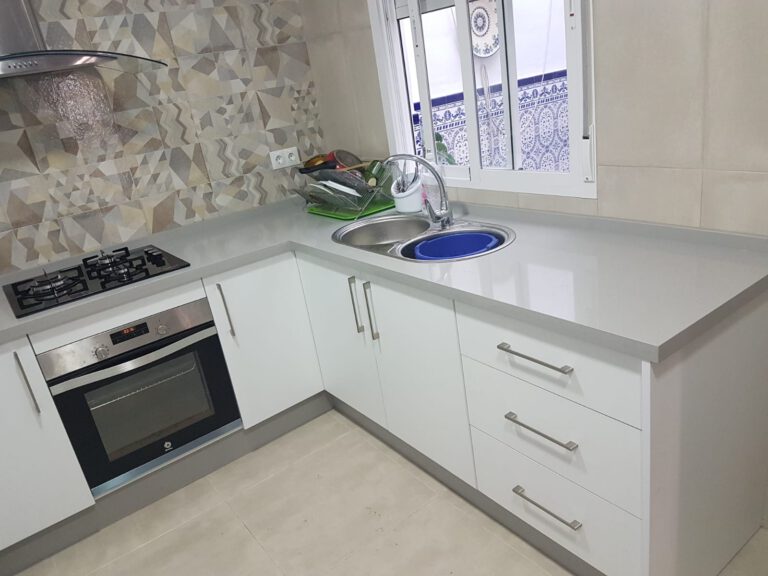 muebles de cocina en blanco 768x576