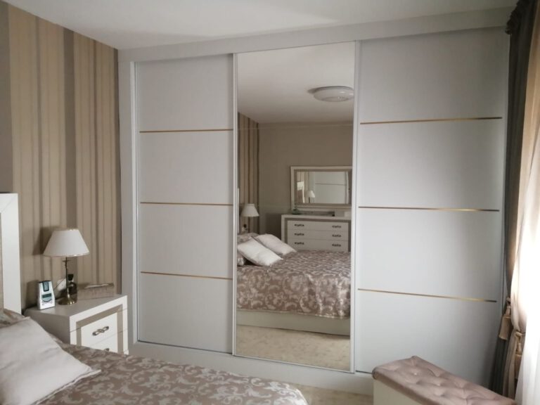 vestidor con puertas corredera 768x576